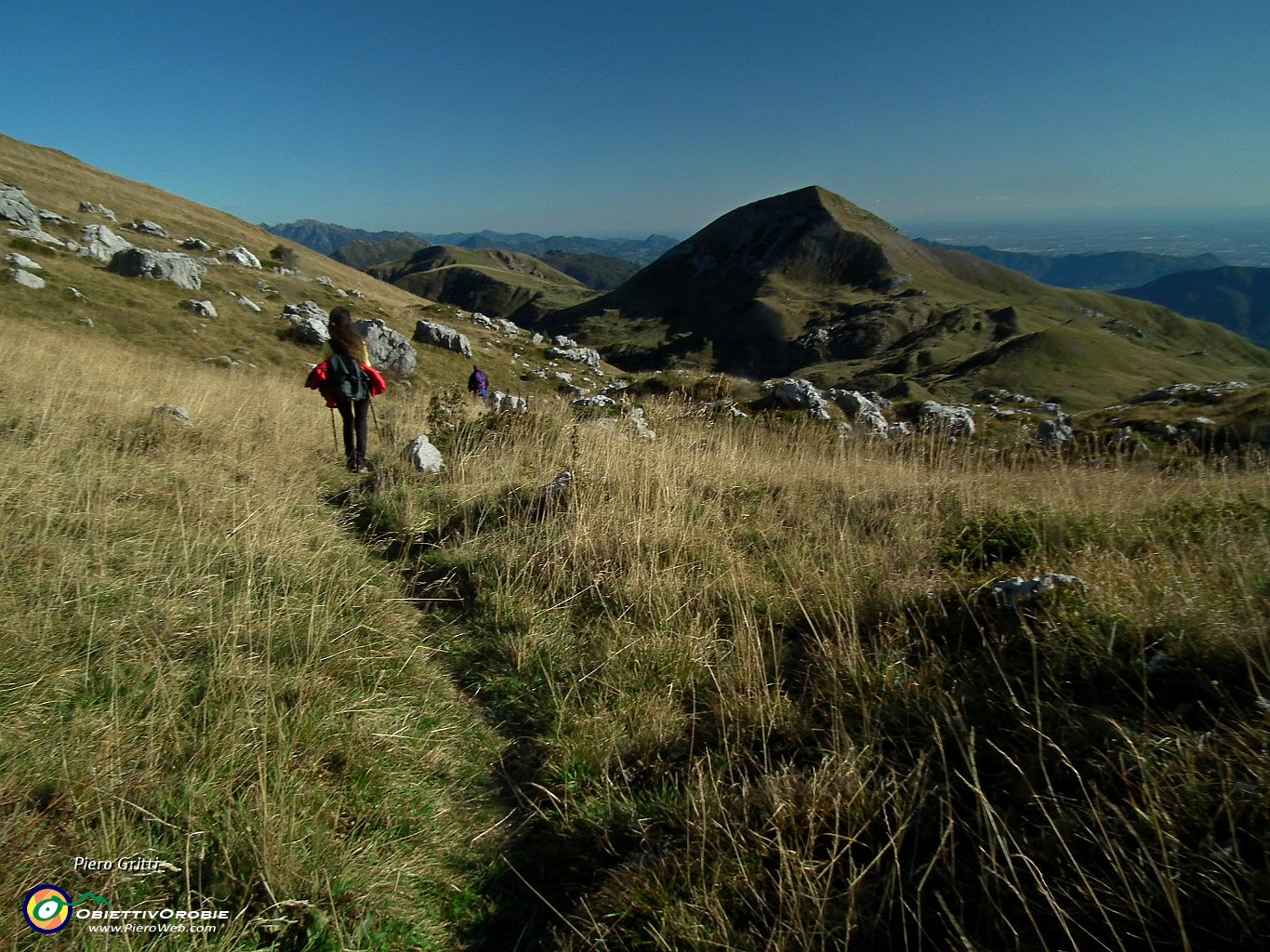 89 su comodo sentiero panoramico....jpg